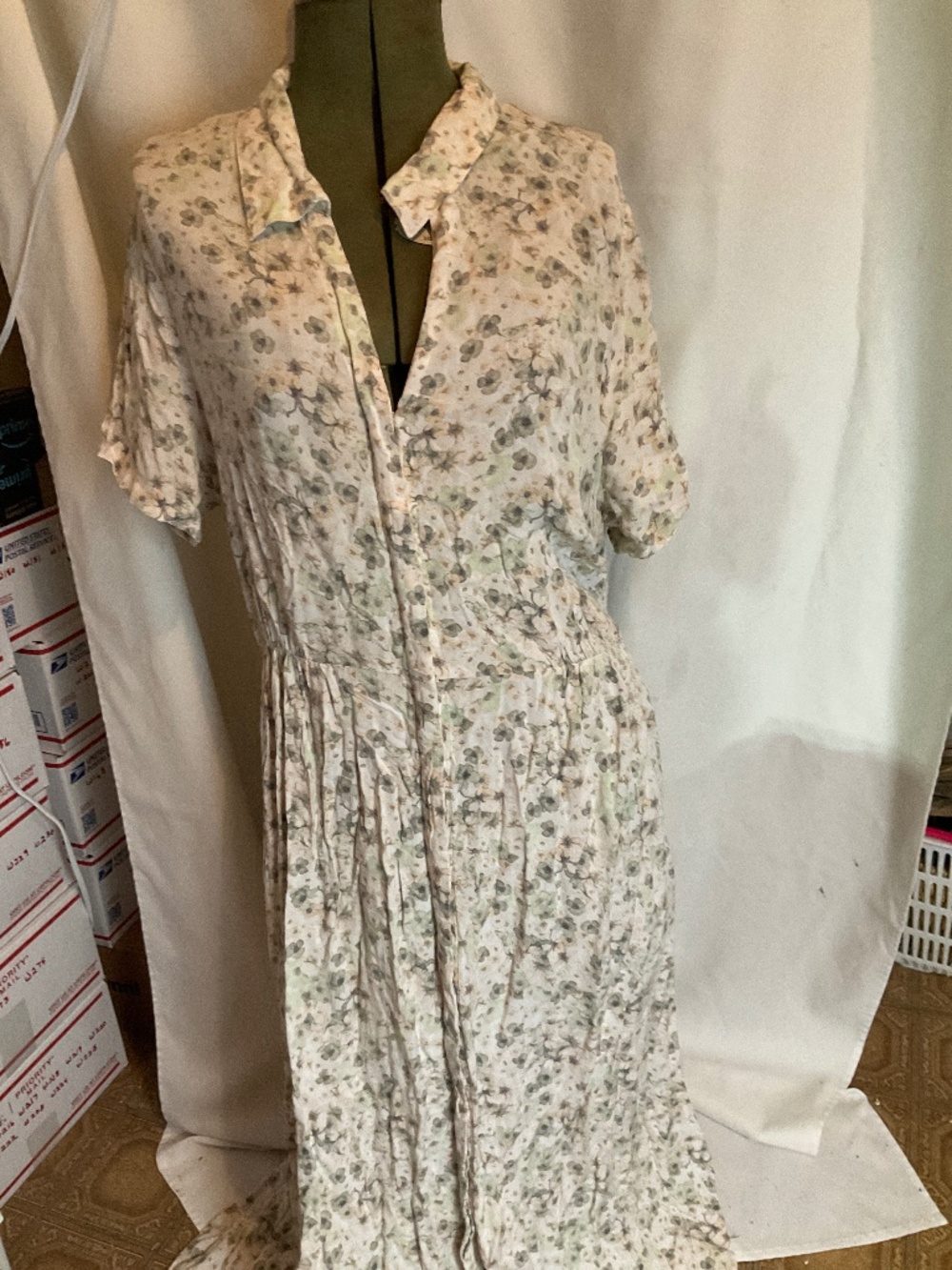 Front button maxi dress with tie for a perfect fit. W265